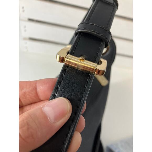 MICHAEL KORS, MEDIUM SIZE BLACK PEBBLED LEATHER CROSSBODY BAG - Picture 12 of 15